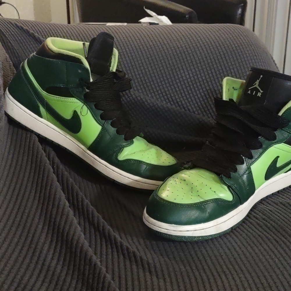 Throw back Jordan's